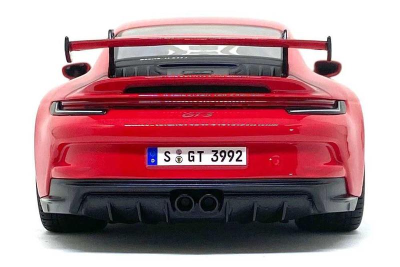 Miniatura Porsche 911 GT3 2022 Vermelho 1/18 Maisto - Carrinhos e